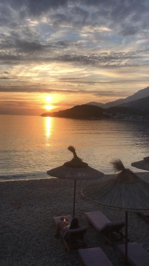 Emily's * Himare