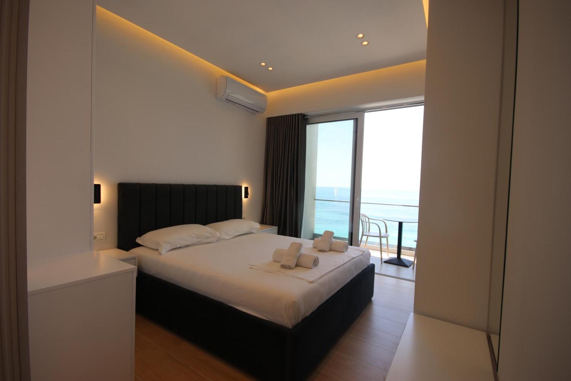 Emily's Himare