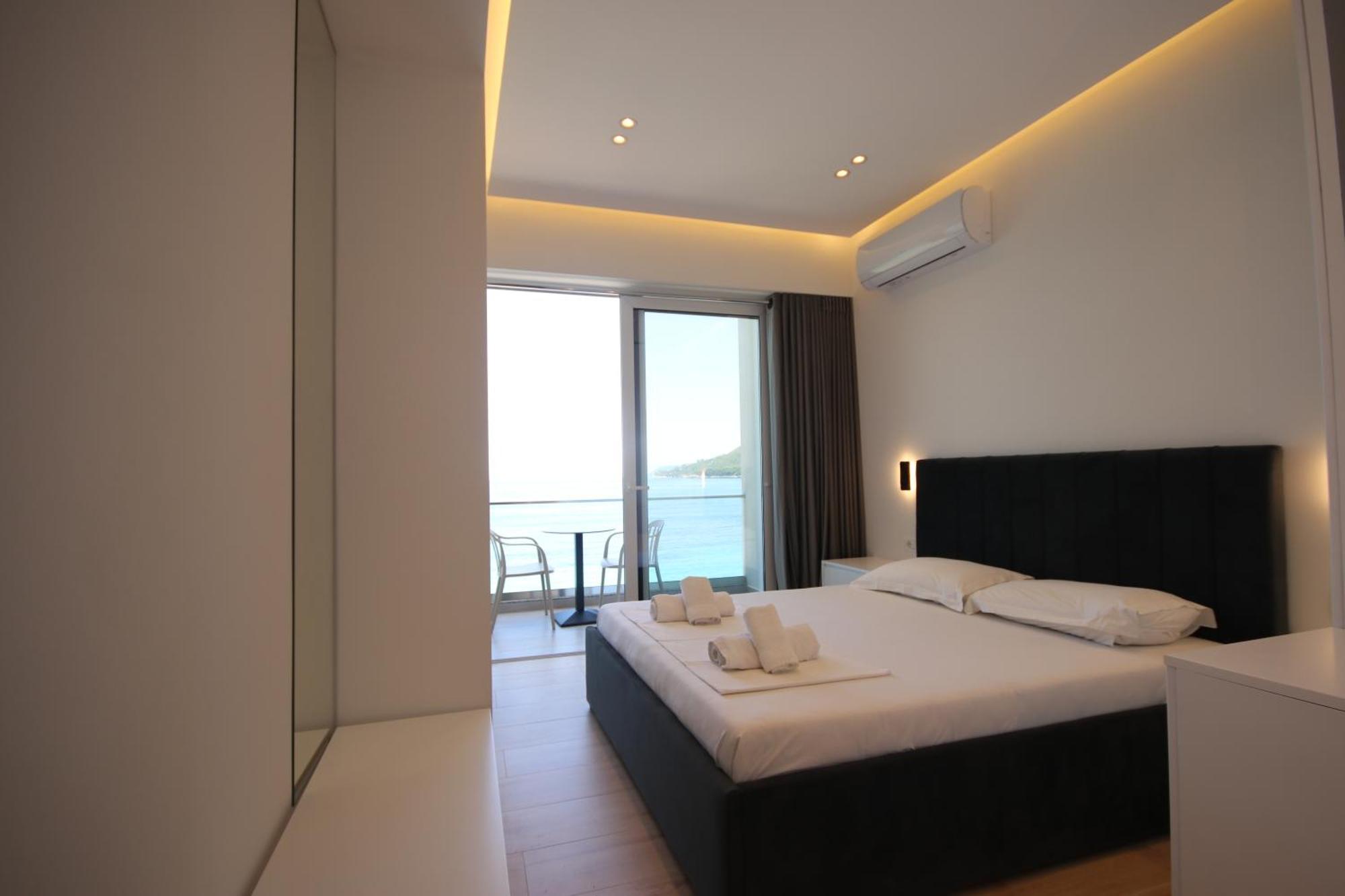 Emily's Himare