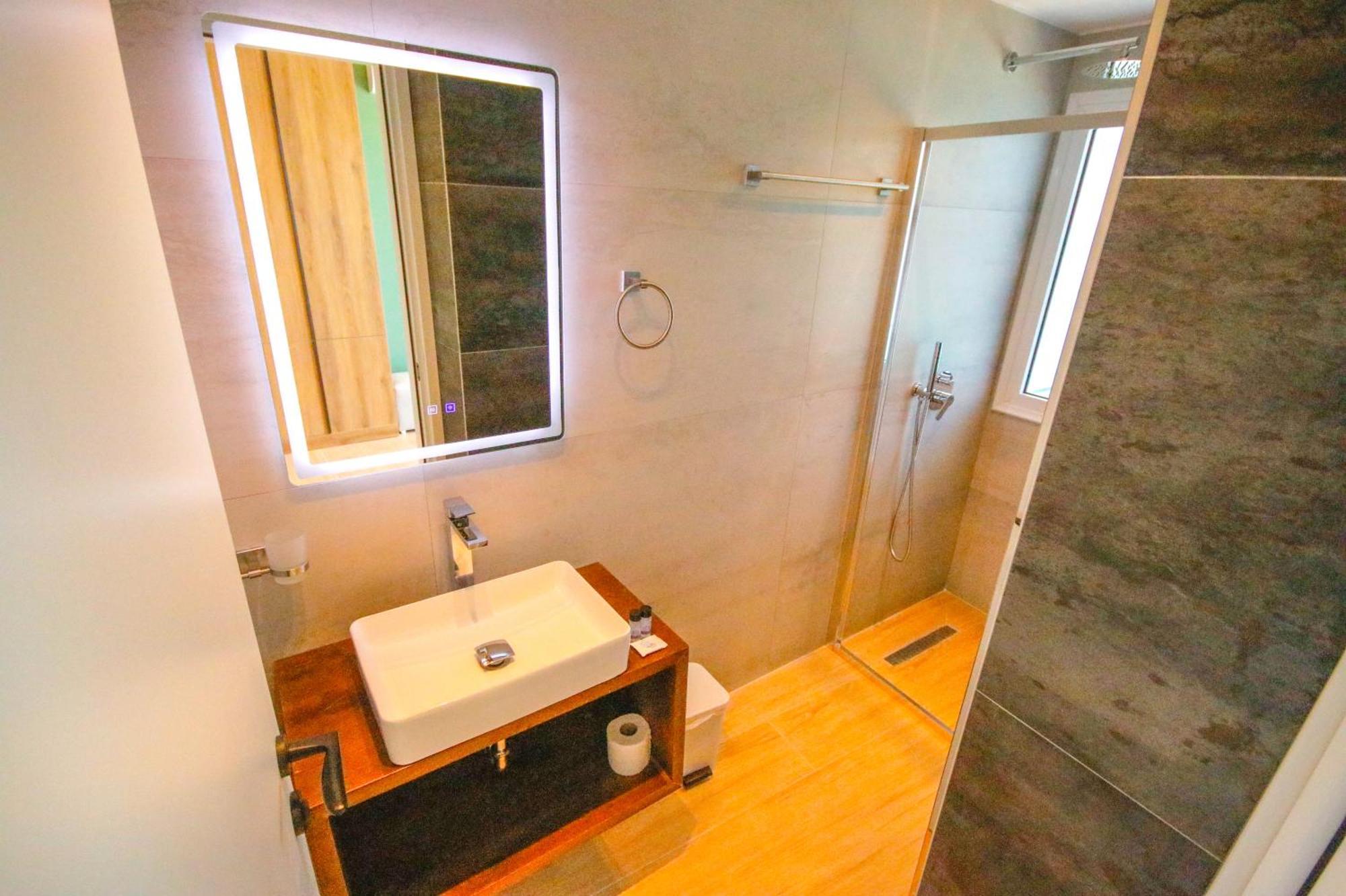 Hotel Emily's Himare